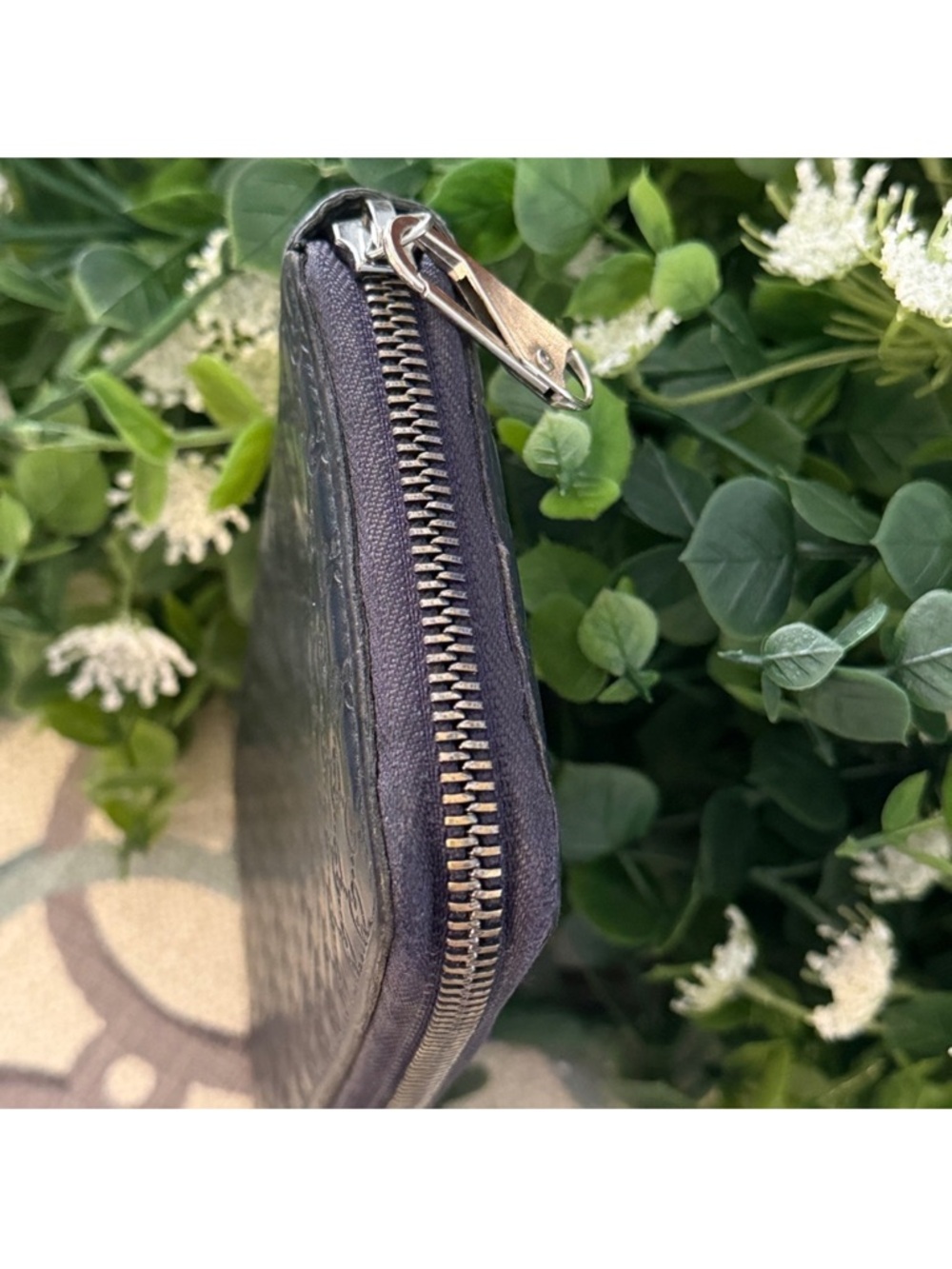Authentic Gucci Embossed GG Zip Wallet - Picture 6 of 14